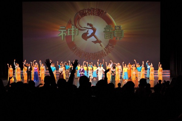 組圖:中台灣民眾沉浸於神韻演出中