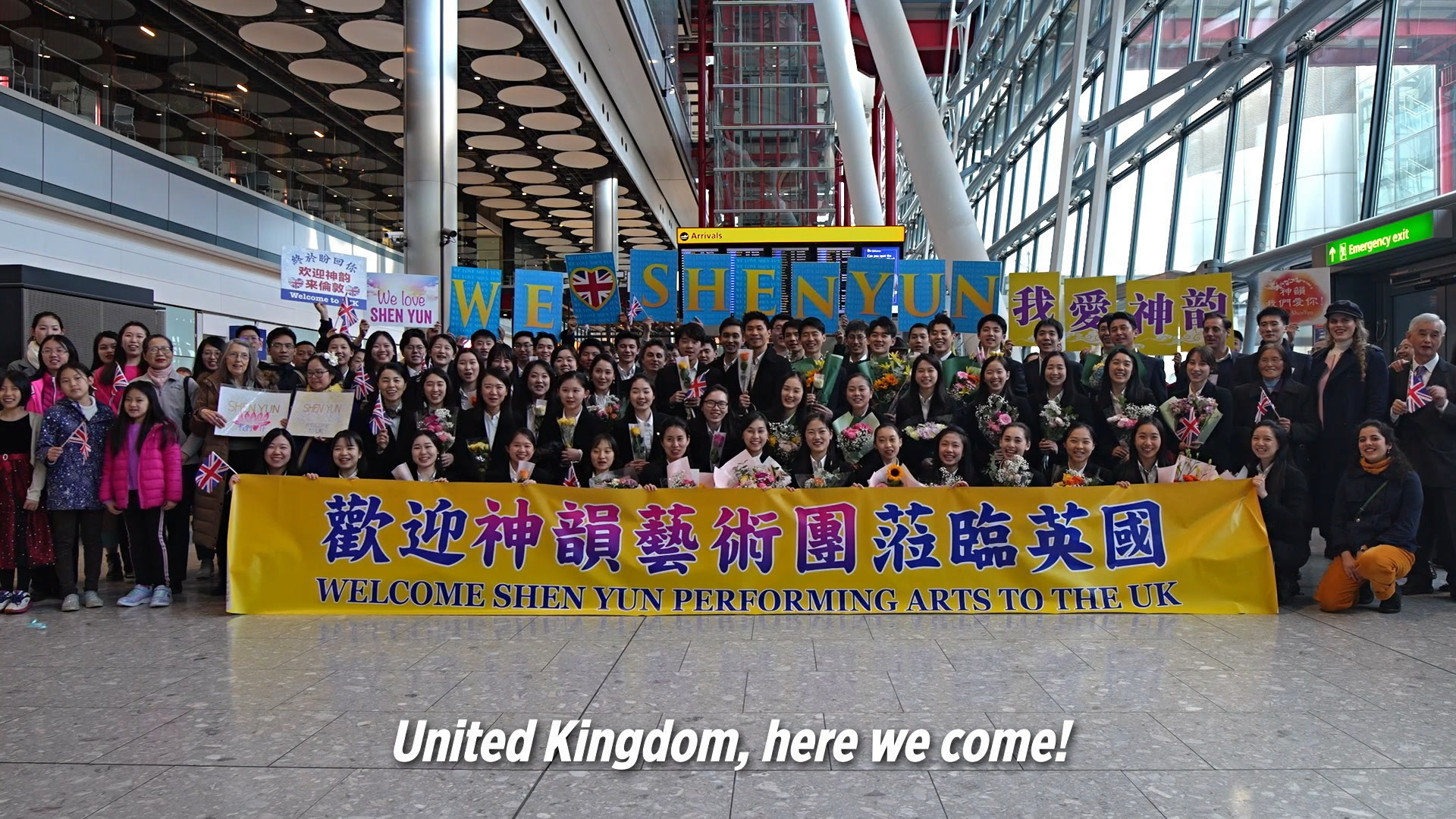 Fans Greet Shen Yun at London Heathrow Airport | 2023 Shen Yun Tour